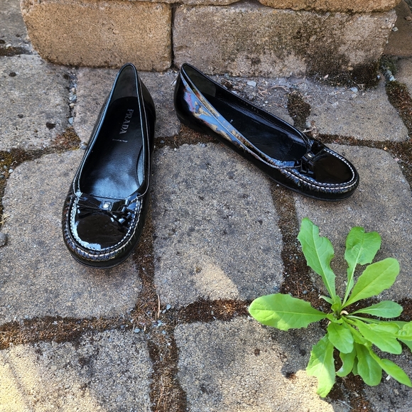 PRADA Black Patent Leather Flats, Size 38.5 / 8.5 US Made in Italy  🇮🇹 - Picture 3 of 9